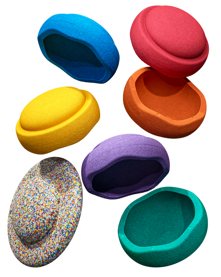 Bunte Stapelsteine in den Farben Blau, Rosa, Gelb, Orange, Lila und Türkis sowie ein Confetti-Balanceboard auf einem neutralen Hintergrund.