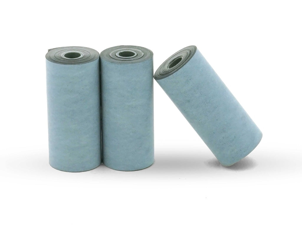 Nahaufnahme der drei Eco Papierrollen im Nachfüllpack, speziell für die Kinderkamera 'Artist Oat'.