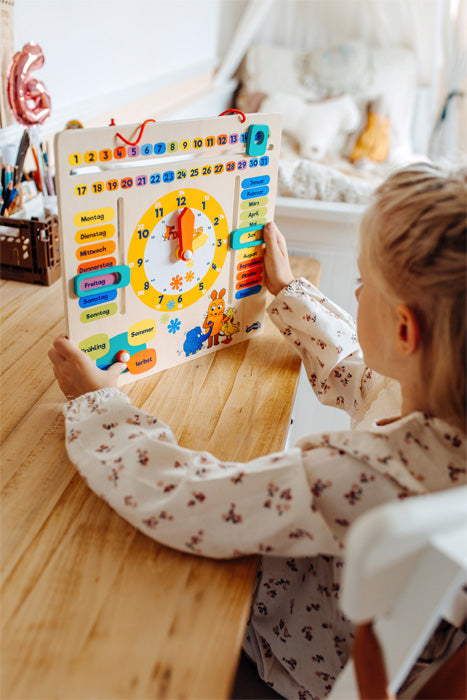 Die Maus Lernuhr mit Kalender aus Holz