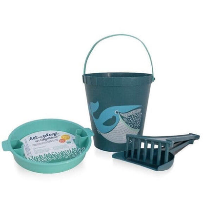 Nachhaltiges Strandspielzeug aus Algenbasis, Walmotiv in Blau – umweltfreundlich und perfekt für Sandspiel-Abenteuer.