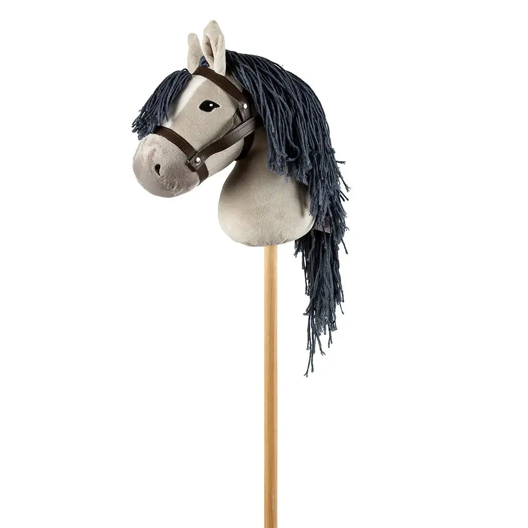 Grau gemustertes Hobby Horse – Das ideale Spielzeug für fantasievolle Kinder, die sich in Reiterabenteuer stürzen möchten.